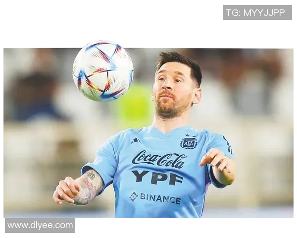 从绿茵场到幕后英雄：那些足球球星身边的默默付出的配角们