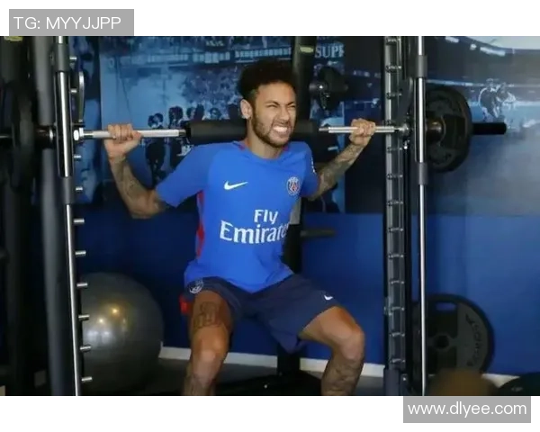 足球巨星之女展现健身魅力努力塑造强大体魄引领健康新风尚