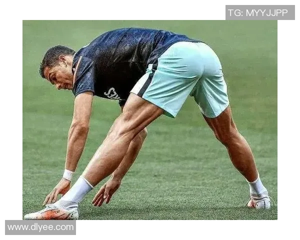 足球巨星的日常生活揭秘：训练、比赛、休闲与幕后故事全方位展示