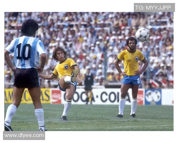 足球史上速度最快的十位球员排名解析与成就回顾