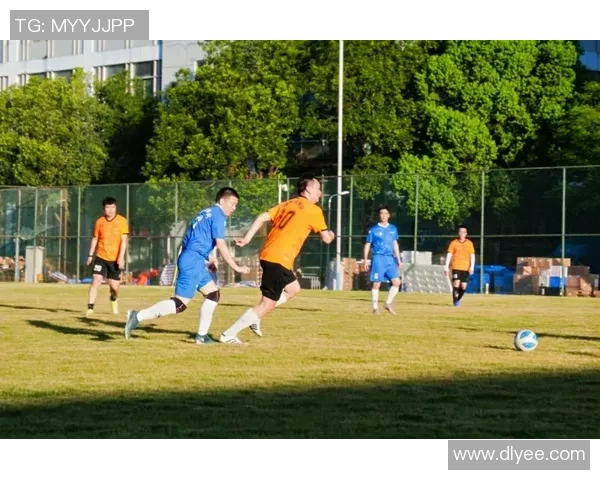 足球巨星化身红娘用球场故事为朋友牵线搭建友谊桥梁